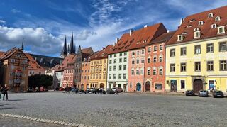Prächtige Kaufmannshäuser säumen den Marktplatz in Cheb.
