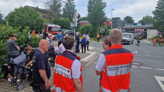 Eine Regionalbahn saß am Freitag im Zwingenberger Bahnhof fest.
