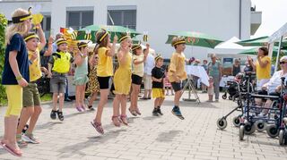 Viel Beifall erhielten die Kindergartenkinder für ihre Bienentanz.