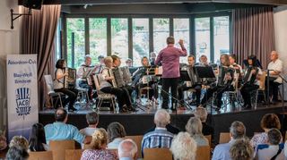 Das Akkordeonorchester „Blau-Weiß“ Bensheim eröffnete das Kurkonzert in Lindenfels mit dem Spanischen Zigeunertanz.