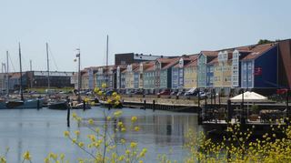 Farbenfroh, aufgeräumt und natürlich gibt sich das Zentrum von Hellevoetsluis.