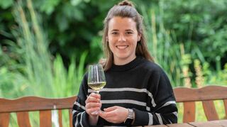 Die 23-jährige Katja Simon wird nun ein Jahr lang bei zahlreichen Terminen für Bergsträßer Rebensaft werben.