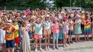Tausend Farben hat die Welt – so lautete das Motto für die Projektwoche bei den Einhäuser Grundschülern. Beim Schulfest konnten sie zahlreiche Besucher begrüßen.
