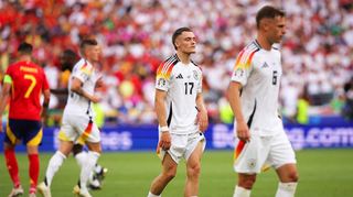 Auch Florian Wirtz (Mitte) und seinem Teamkollegen Joshua Kimmich war die brutale Enttäuschung anzusehen.