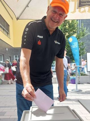 Auch Bürgermeister Glanzner beteiligte sich an der Abstimmung