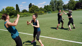 Sport im Park: Der KSC beteiligt sich an den Angeboten des Sportkreises Bergstraße. Beim Kickboxen im Freien kann jeder unverbindlich vorbeikommen und reinschnuppern. Letzte Möglichkeit ist am Sonntag, 14. Juli.