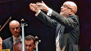 Roberto Rizzi Brignoli (unten der neue Solocellist des Nationaltheaterorchesters Gabriel Faur vor Friedemann Döling).