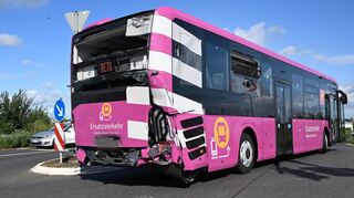 In den Unfall auf der B44 bei Bürstadt, Abfahrt Bobstadt, war auch ein Bus des Schienenersatzverkehrs beteiligt.