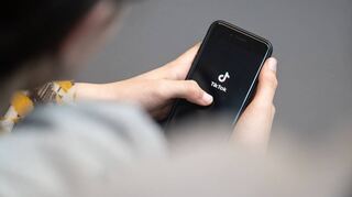 Viele Jugendliche informieren sich über TikTok. Dort lauern aber auch gefahren – wie etwa gefährliche Mutproben. Darum ging es im Unterricht.