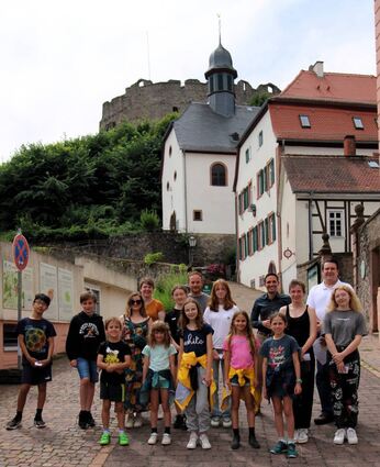 Die Jugendgruppe aus Moëlan-sur-Mer wurde von Bürgermeister Michael Helbig und dem Ersten Stadtrat Maximilian Klöss offiziell empfangen.
