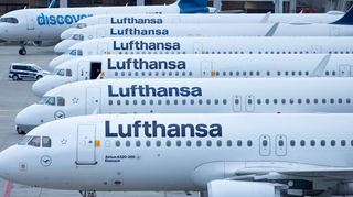 Lufthansa führt laut einem Handelsblatt-Bericht 20 Prozent weniger Flüge durch als vor der Corona-Pandemie.