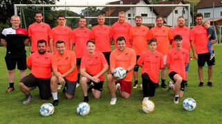 Auf eine spannende Saison stellen sich die Fußballer der SG Lautern und des SV Schönberg ein, die in der Kreisliga C und D jeweils mit einer Spielgemeinschaft an den Start gehen. Trainer sind Dennis Jakob (stehend ganz links) und Martin Mößinger (stehend Dritter von rechts).