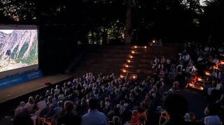 Mit Einbruch der Dunkelheit beginnen die Filmvorführungen.