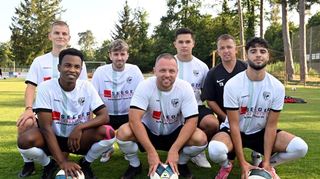 Mit den Neuzugängen (v.l.) Emanuel Sachs, Patrick Wulff, Mario Heidt, Co-Trainer Nils Thobe, Maximilian Wagner, Trainer Andreas Keinz und Daniele D’Ignoti hofft die SSG Einhausen, die Abgänge kompensieren zu können und eine sorgenfreiere Saison in der Kreisoberliga zu spielen als zuletzt.