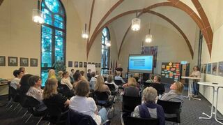 Zur Netzwerkveranstaltung „Frau trifft sich“ konnte die Stadt Bensheim zahlreiche Teilnehmerinnen im Rathaus-Sitzungssaal begrüßen.