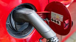 Zum Thema Elektromobilität informierten zwei Automobilexperten die Teilnehmer beim Gesprächskreis 50 plus aktiv.