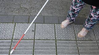 So soll es aussehen: Außen die Aufmerksamkeitsfelder und innen die Leitstreifen, die den Weg über die Straße anzeigen.