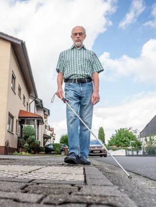 Einhausen hat an vielen Querungen Noppen und Leitstreifen angebracht.