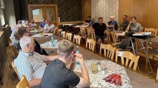 Die Jagdpächter aus Beedenkirchen und Jagdgenossen trafen sich auf der Kuralpe zum Austausch über die Afrikanische Schweinepest.