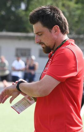Wann wird denn nun gespielt? Trainer Giuliana Tondo wird nun früher als gedacht mit der TSV Auerbach das Gruppenliga-Derby beim FC 07 Bensheim bestreiten.