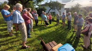 Bei einem Weinberg-Rundgang führte Heinrich Hillenbrand Mitglieder der Kolpingsfamilie diesmal an den Kirchberg.