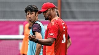 Vincent Kompany (re.) hat nun das Sagen auf dem Münchener Trainingsplatz. Hiroki Ito fehlt vorerst verletzt.