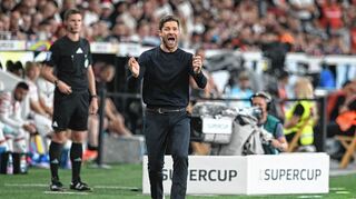 Den ersten Titel der neuen Saison hat Trainer Xabi Alonso mit seinen Leverkusenern schon eingefahren: den Supercup.