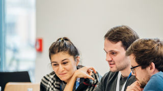 Teamwork wird beim Hackathon großgeschrieben.
