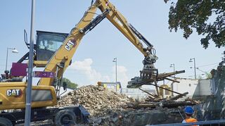 Bagger machten aus dem alten Bahnwärterhäuschen in Bobstadt Kleinholz.