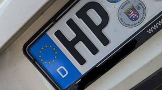Relativ günstig eingruppiert sind Autos von Fahrzeughaltern aus dem Kreis Bergstraße bei den Regionalklassen der Versicherungswirtschaft. Nur bei der Vollkaskoversicherung müssen diese mit einem Aufschlag rechnen. Nicht für alle „HP“-Autos trifft das zu: Entscheidend ist der Wohnort des Halters, nicht die Zulassungsstelle.