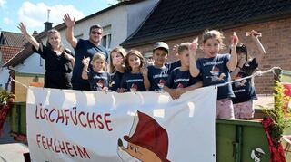 Die jungen Löschfüchse der Fehlheimer Feuerwehr waren auch beim Kerweumzug mit dabei.