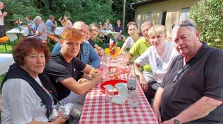 Der deutsch-polnische Freundschaftskreis hat sein Sommerfest in Auerbach gefeiert. Zu Gast war auch eine ungarische Besuchsgruppe mit dem Vorsitzenden des Freundeskreises Mohács Franz Müller (r.) und Ehefrau Sigi (l.).