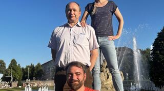 Philipp Scholl (vorne), Eberhard Steinbrecher (Mitte) und Susanne Deeg (hinten) sind bereit für die kommenden Proben.
