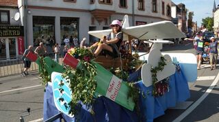 Die Bensheimer Segelflieger fliegen auf Wein.