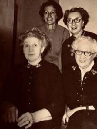 Familie Schwabacher im sicheren Exil in den USA (v.l.): Klara Schwabacher, Elsie Schwabacher, Berta Oswald, Sophie Jacoby.