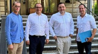 Bürgermeisterkandidat Rico Schrot (Zweiter von rechts) besuchte die Stadtverwaltung von Bad Soden.