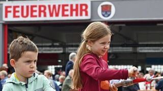 Für die Jüngsten hieß es: Wasser marsch!
