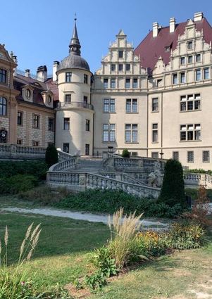 Das Schloss Moszna beherbergt insgesamt 365 Zimmer. Einige Räume davon sind nach dem Harry-Potter-Motto eingerichtet.