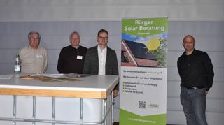 Ingenieur Dr. Sebastian Valouch (rechts) informierte Zuhörer in Einhausen über das Thema Wärmepumpen für den Altbau. Er sowie auch weitere Experten beantworteten im Anschluss auch Fragen aus dem Publikum zu individuellen Sachverhalten.