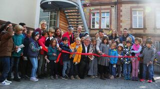 Rund 80 Kinder besuchen die Löwenherzschule in der Darmstädter Straße. Der ausgegliederte Grundschulzweig der Kirchbergschule hat zu Beginn dieses Schuljahres sein neues Zuhause schräg gegenüber vom alten Standort bezogen. Am Dienstag wurde das Gebäude offiziell eingeweiht.