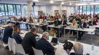 Bei der Kreistagssitzung in Rimbach wurde auch ein Antrag von SPD, FDP und FWG beraten. Die drei Fraktionen schlagen eine Bürgerbefragung zum Service der Kreisverwaltung vor.