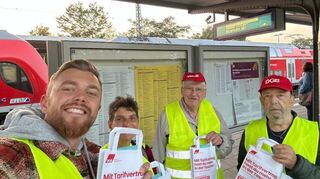 Der DGB Bensheim hat bei einem Aktionstag am Bahnhof in Bensheim auf die Vorteile von Tarifverträgen aufmerksam gemacht.