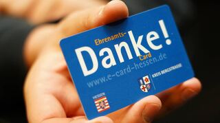 Die Zahl der vom Kreis ausgegebenen Ehrenamtskarte ist zuletzt stark angestiegen.