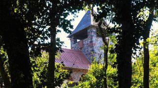 Das Blaue Türmchen – oder Luginsland, wie der offizielle Name lautet – markiert das obere Ende des Baßmannparks. Der Turm wurde im Jahr 1910 fertiggestellt.