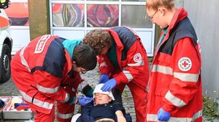 Erste Hilfe leisteten die Mitglieder des Lautertaler Jugendrotkreuzes bei der Großübung der Lautertaler Feuerwehren.