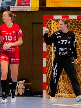 Flames Handball HSG Bensheim/Auerbach vs Oldenburg
Torhüterin Marlene Wagner; links Matilda Ehlert