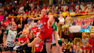 Zu selten kamen die Flames im Heimspiel gegen Oldenburg so frei zum Wurf wie hier Matilda Ehlert; außerdem wurden zu viele „hundertprozentige“ Chancen nicht genutzt.