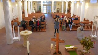 In der Schwanheimer Kirche trafen sich die Mitarbeiterinnen und Mitarbeiter der Bensheimer Stadtteildokumentationen.