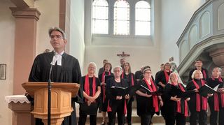 Der Singkreis „Aufwind“ der Evangelischen Kirchengemeinde Gronau/Zell formierte sich vor 35 Jahren und gestaltete seitdem zahlreiche Gottesdienste mit musikalischer Unterhaltung.