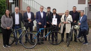 Mit dem Förderbescheid des Hessischen Verkehrsministeriums können die nächste Schritte für den Radweg eingeleitet werden.